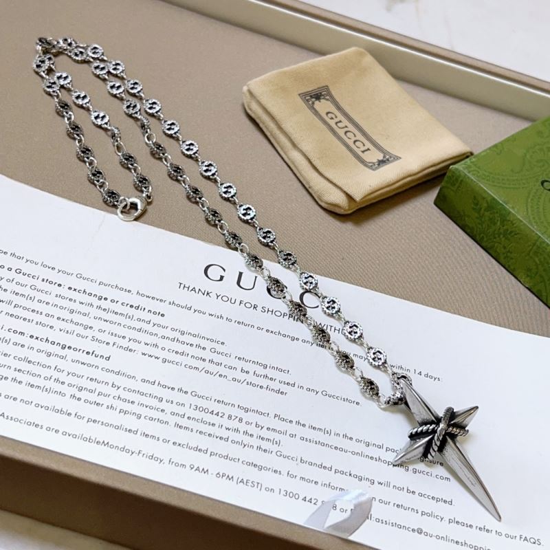 G*u*i necklaces